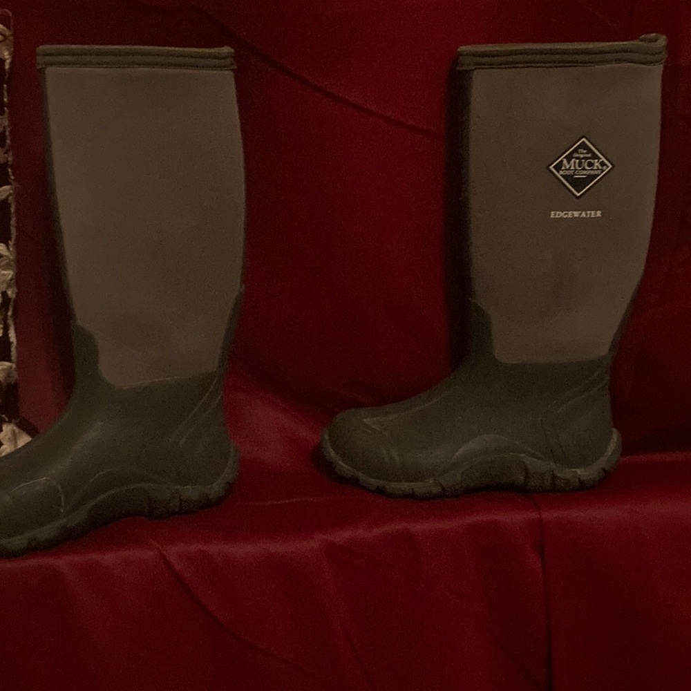 Muck boots